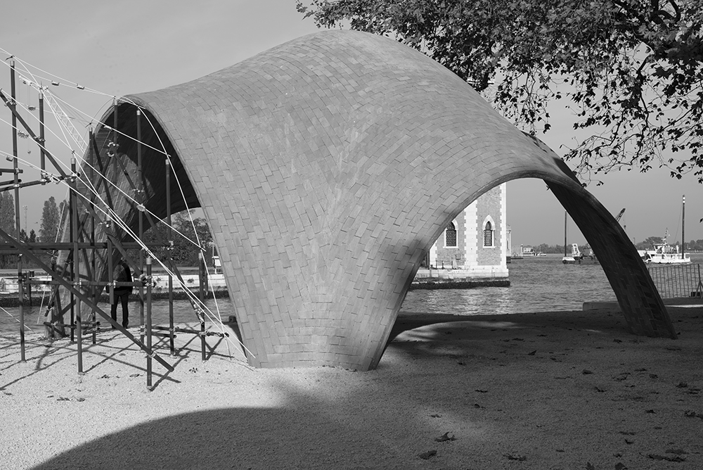 arsenale_outside_foster-105