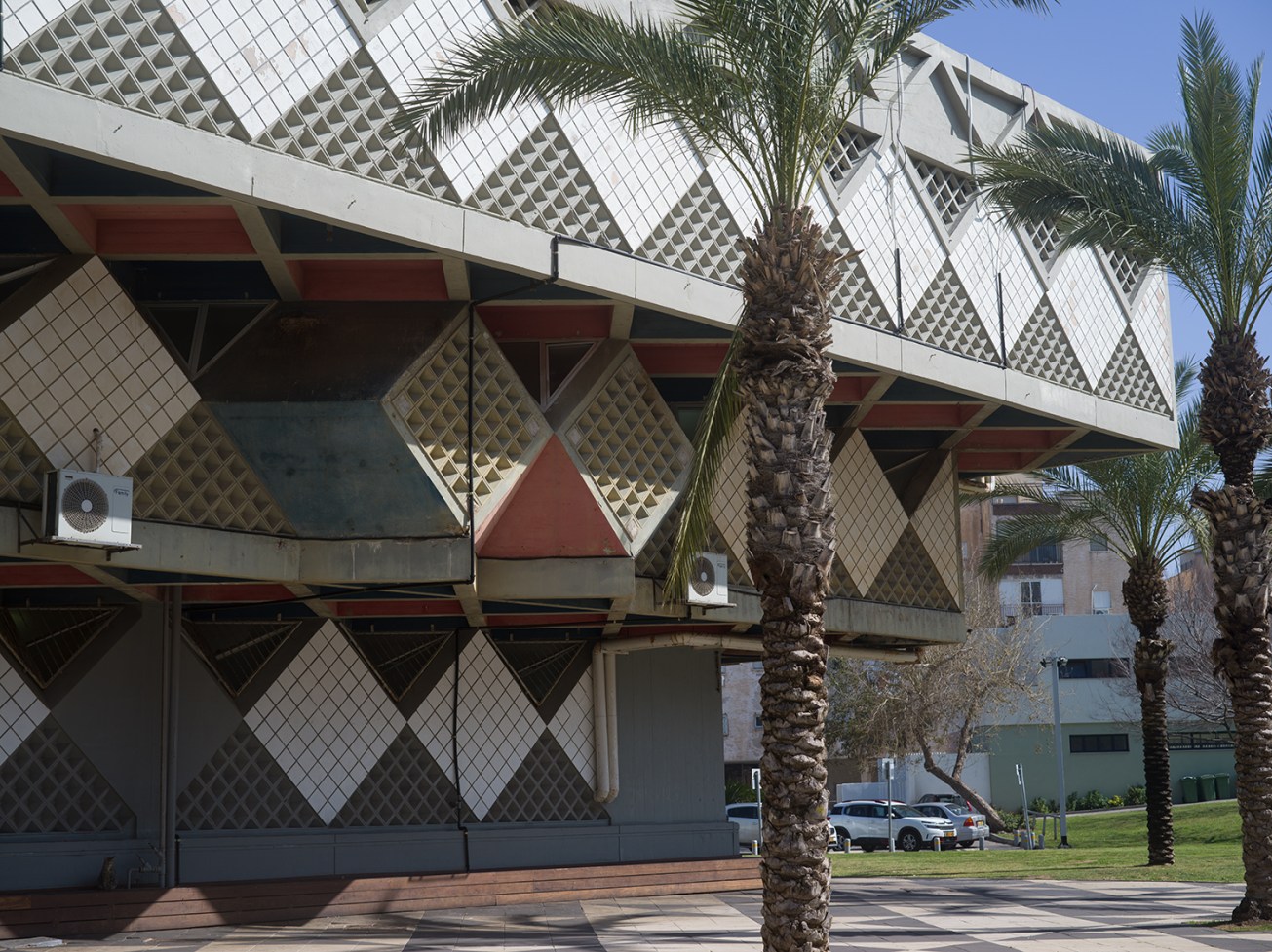 bat yam city hall _zvi hecker_1961-63-11
