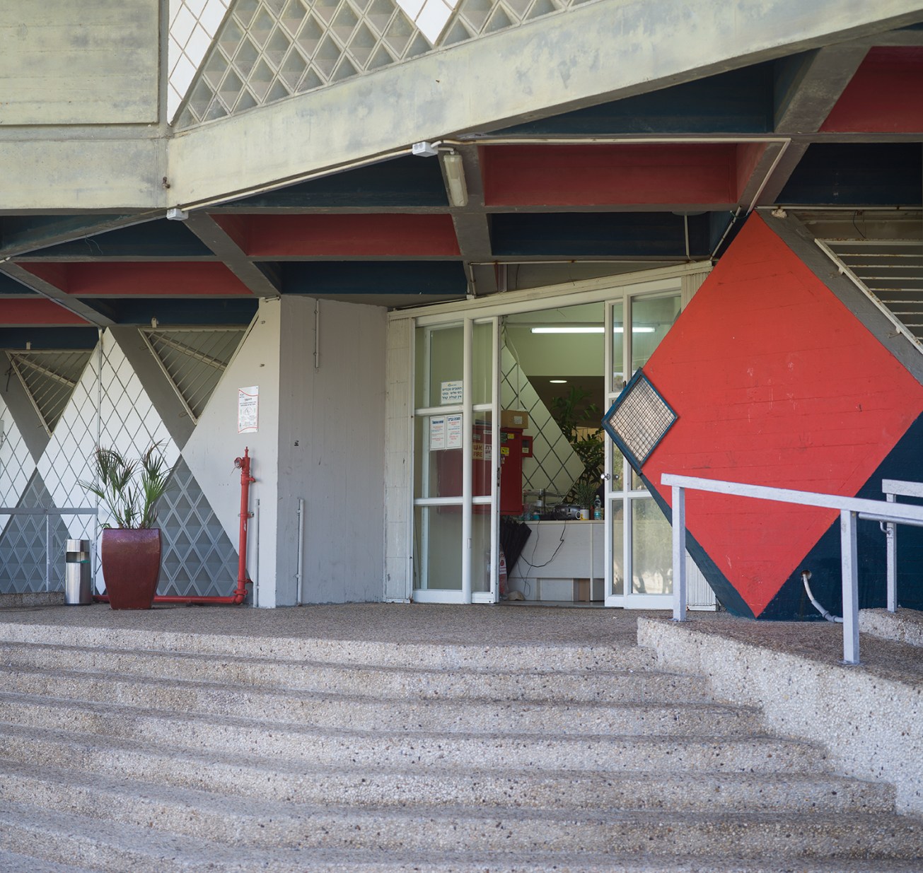 bat yam city hall _zvi hecker_1961-63-12