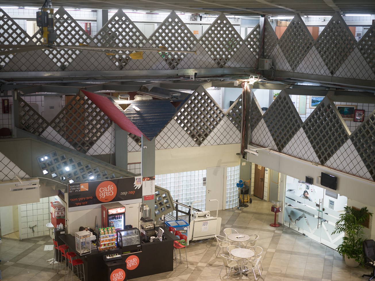 bat yam city hall _zvi hecker_1961-63-27